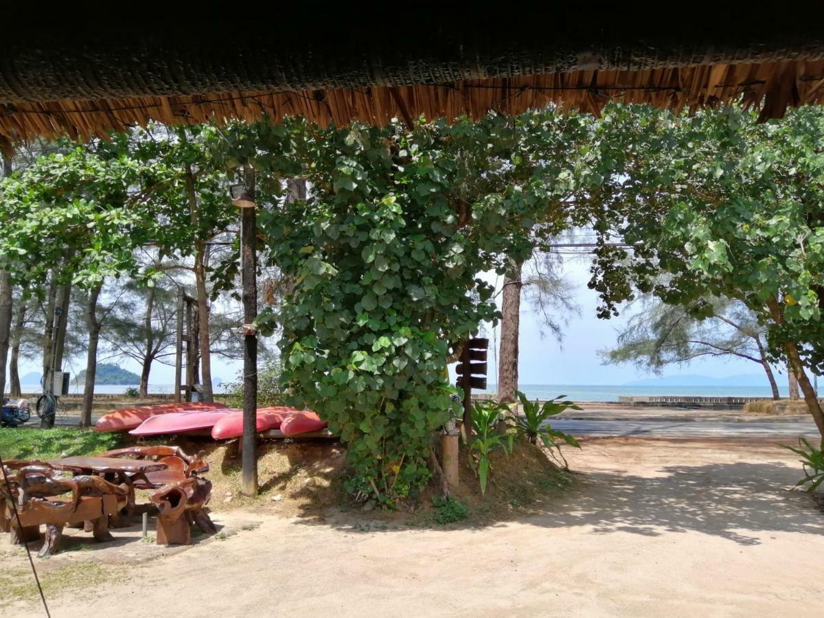 Fisherman'S Hut , ขนำชาวเลโฮมสเตย์ Pak Meng Exterior photo